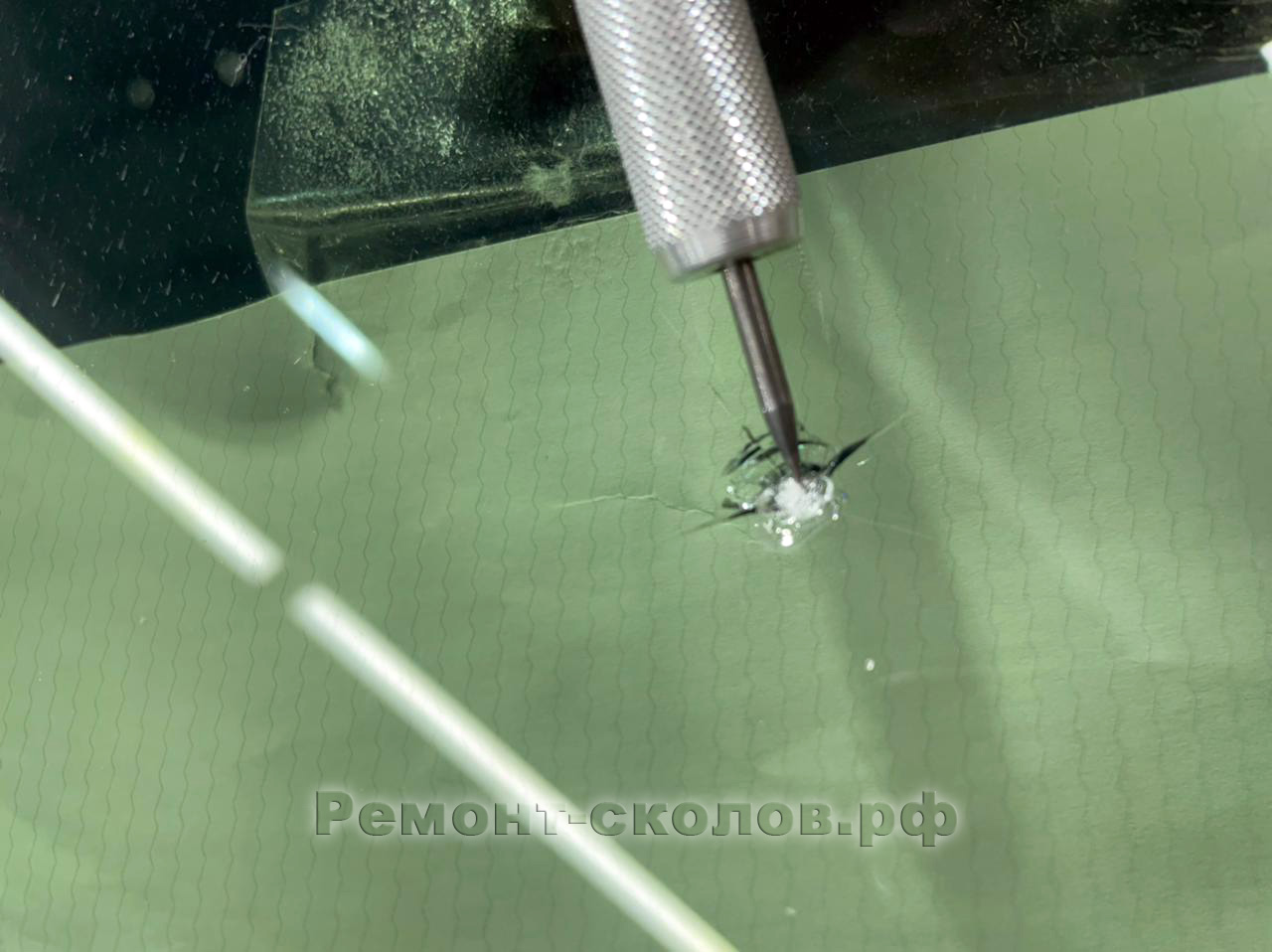 Скол на лобовом Toyota Land Cruiser
