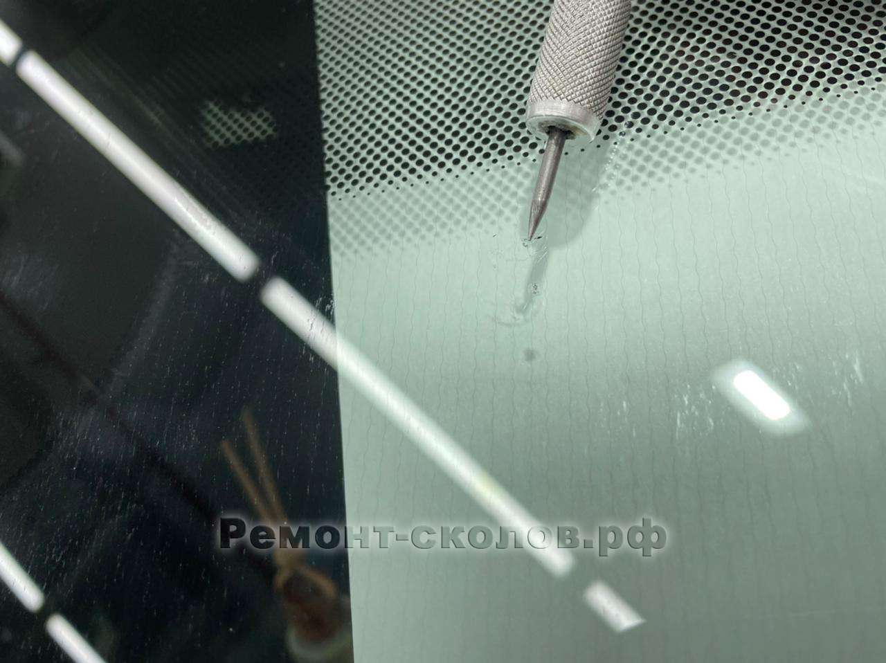 Mini Cooper ремонт скола на лобовом стекле в ЮЗАО