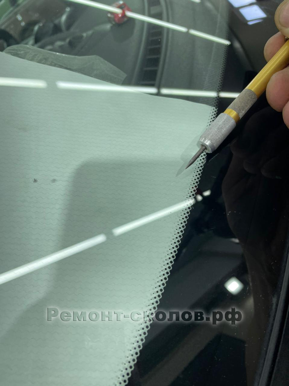 Mini Cooper ремонт трещины автостекла в Москве
