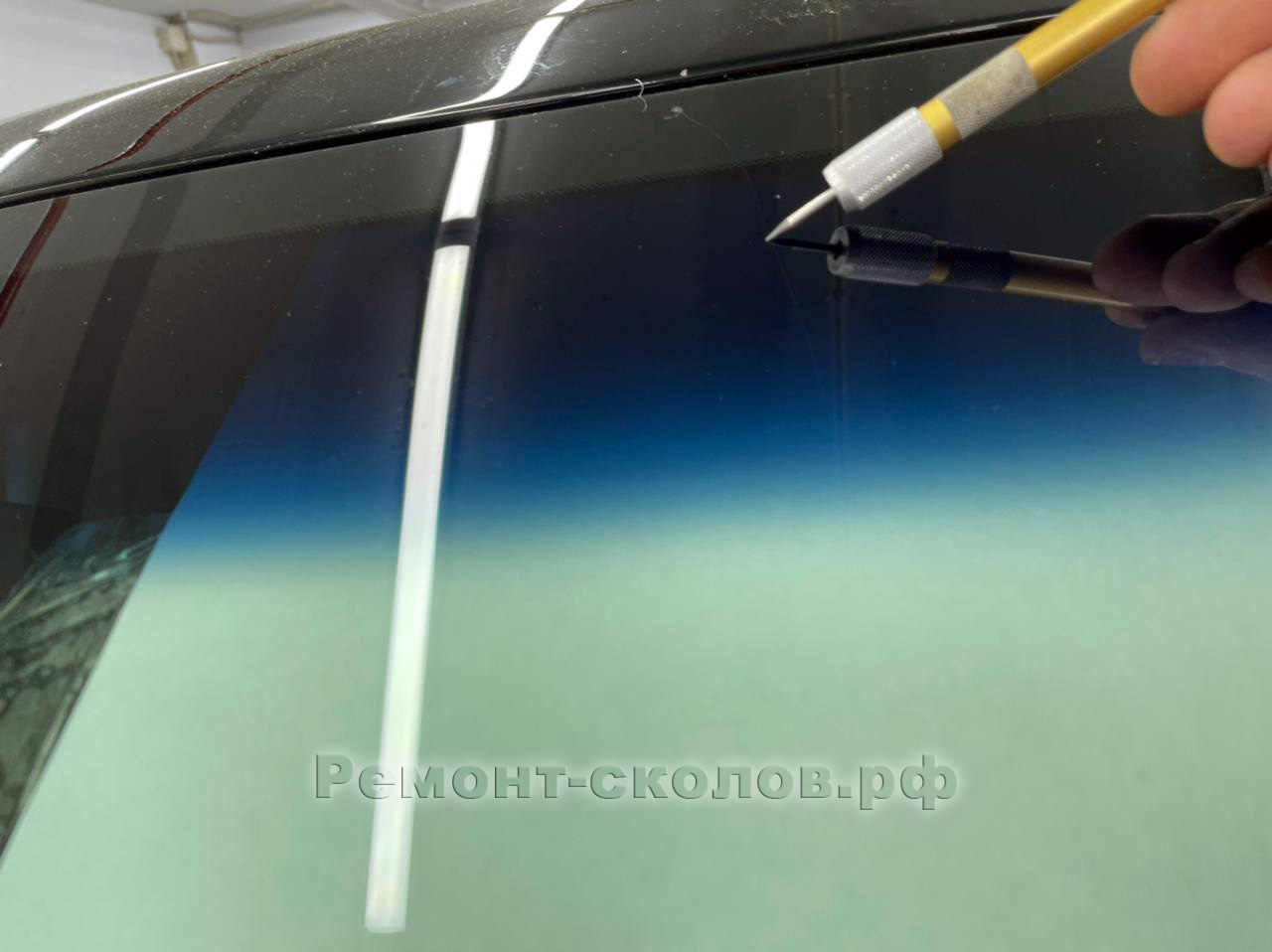 ремонт трещины на автостекле Cadillac Escalade в Москве