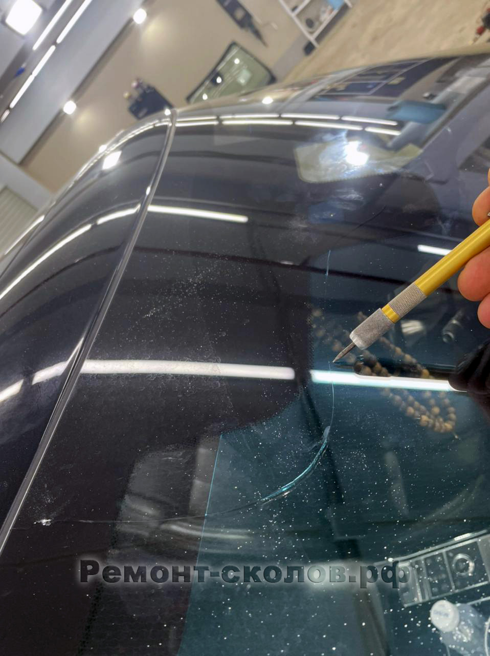 Трещина на лобовом стекле Range Rover