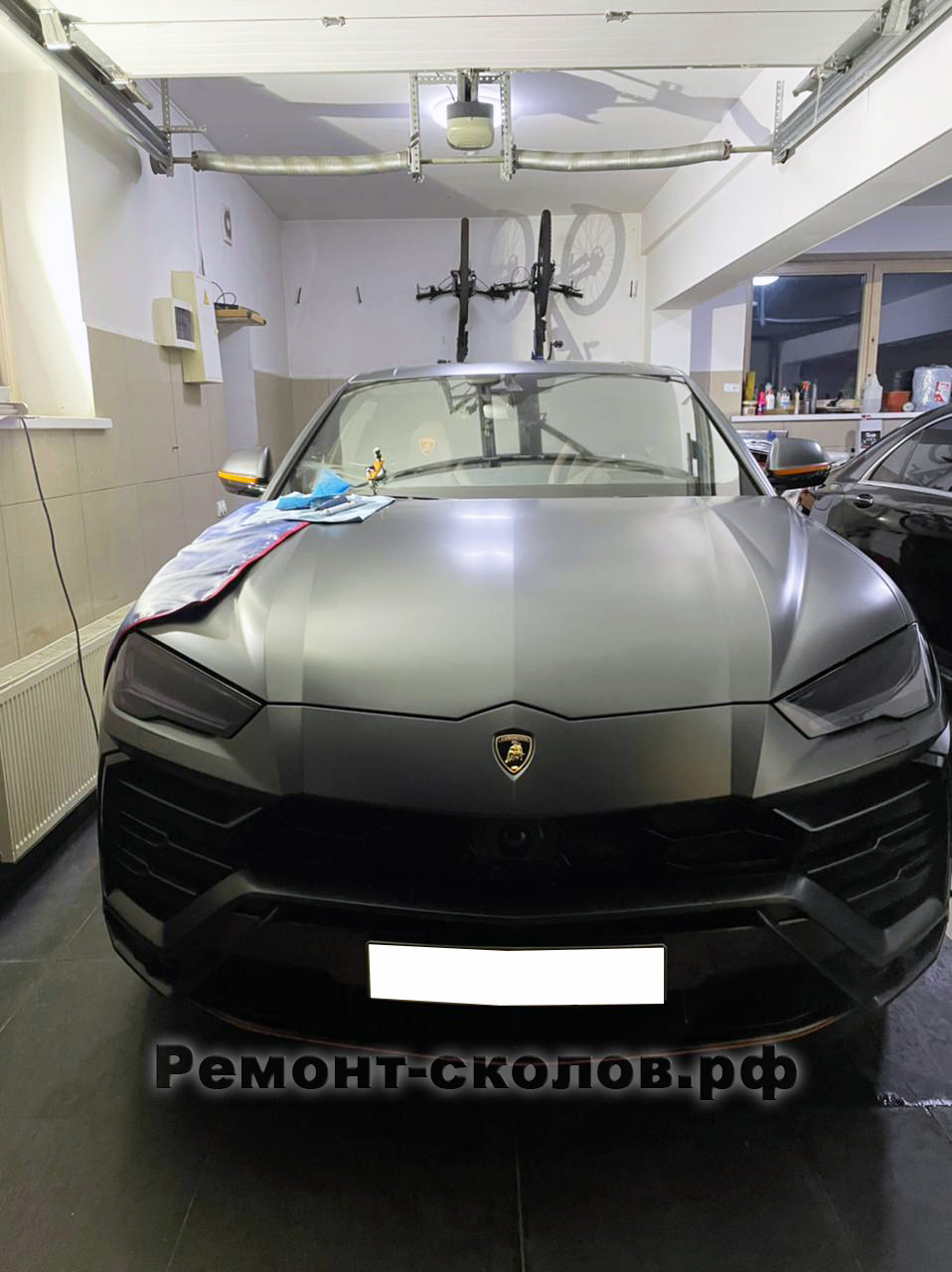 Lamborghini Urus ремонт лобового стекла на выезде