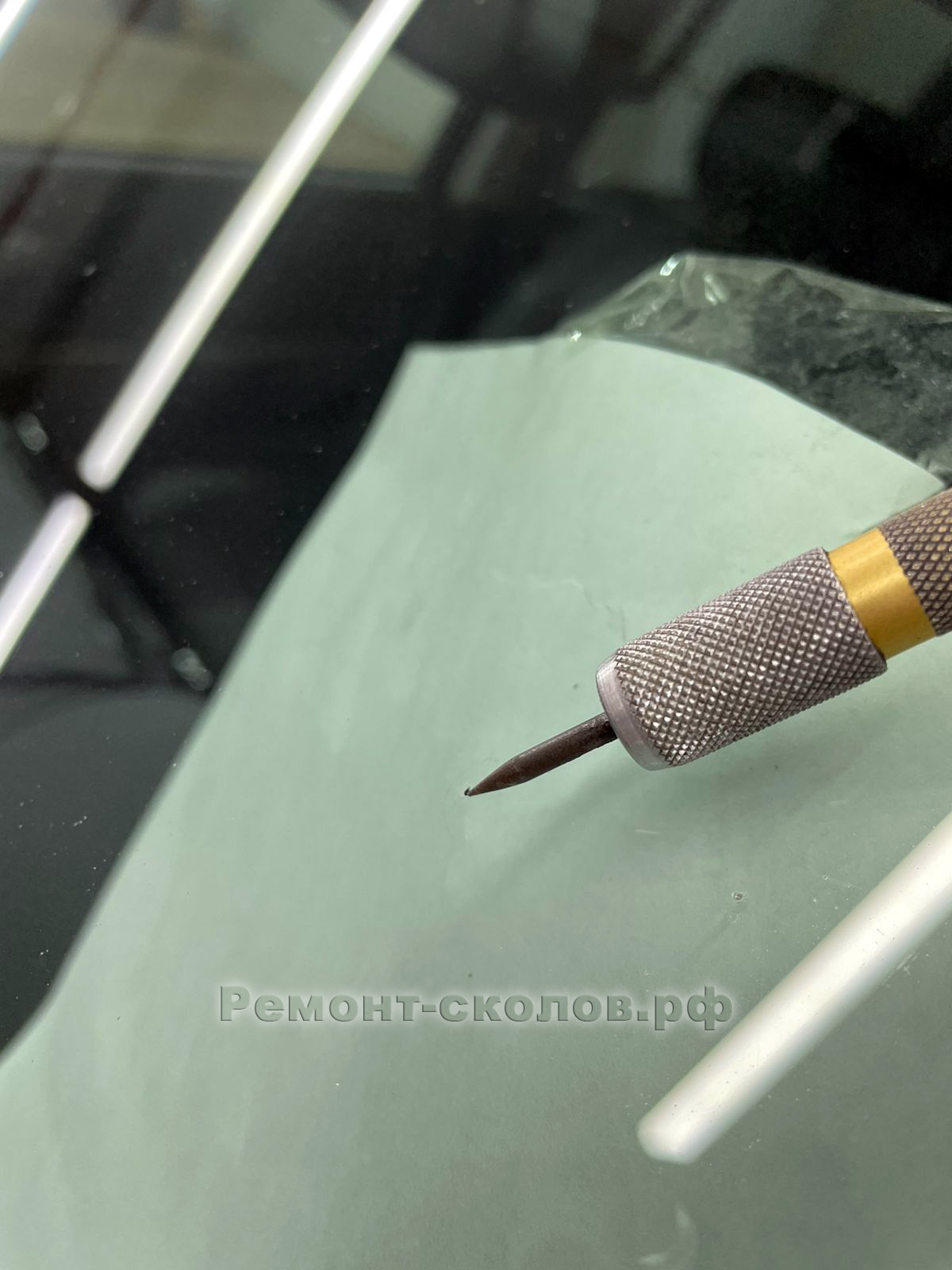 Toyota Tundra ремонт скола лобового стекла в ЮЗАО