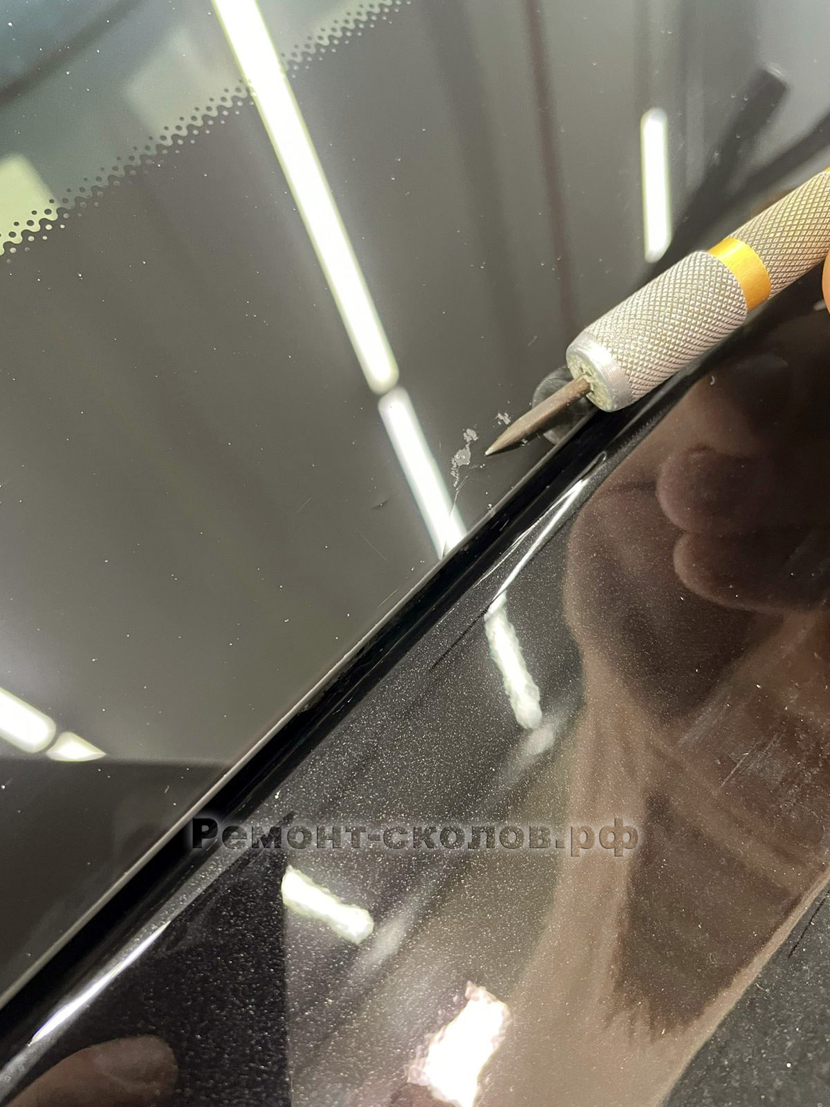 Mercedes Gelandewagen ремонт скола лобового стекла в ЮЗАО