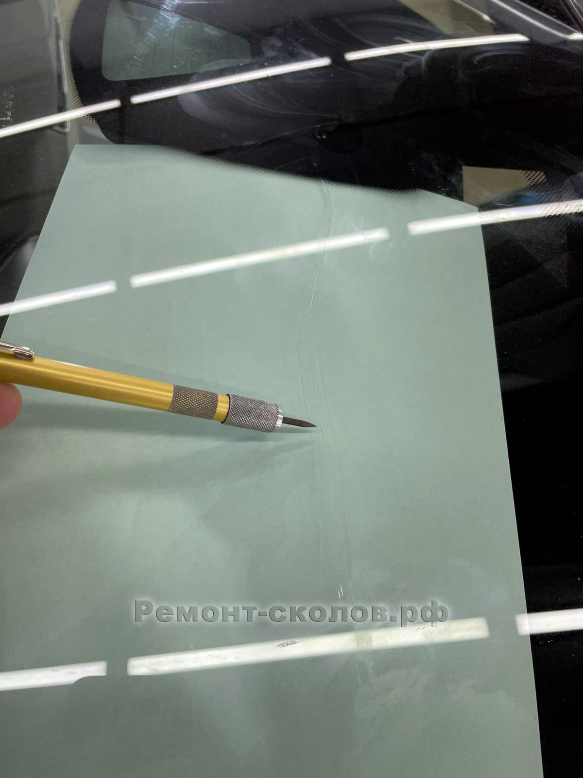 Ремонт трещины лобового стекла BMW i8 в Москве