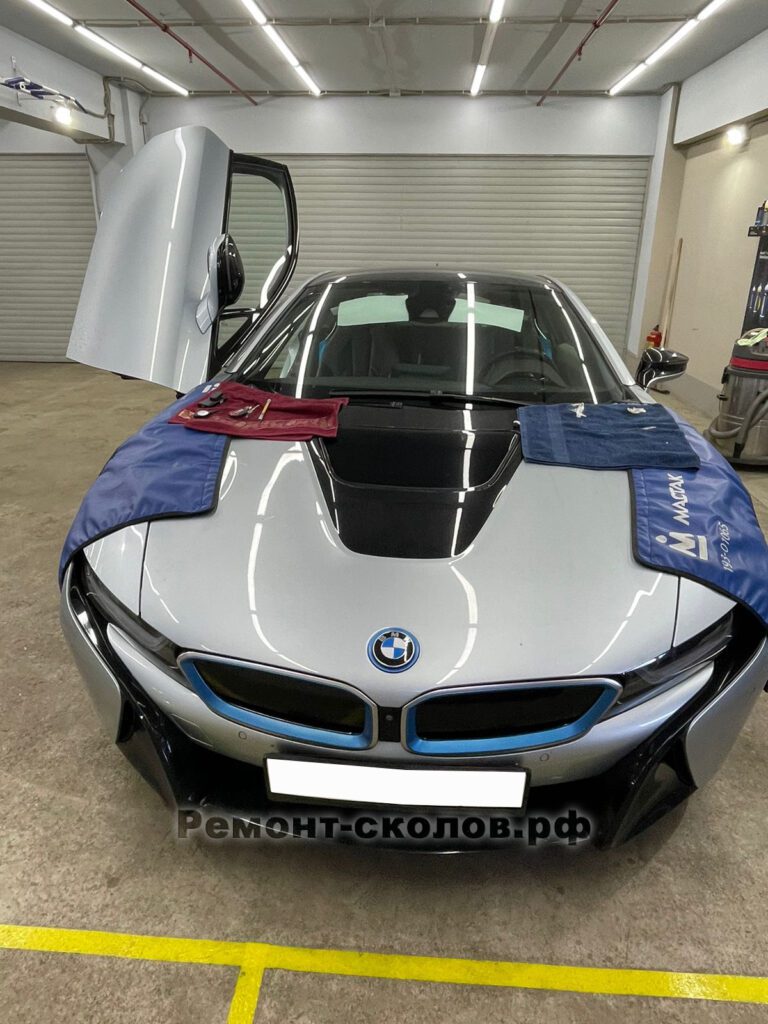 BMW-i8 ремонт лобового стекла в Москве