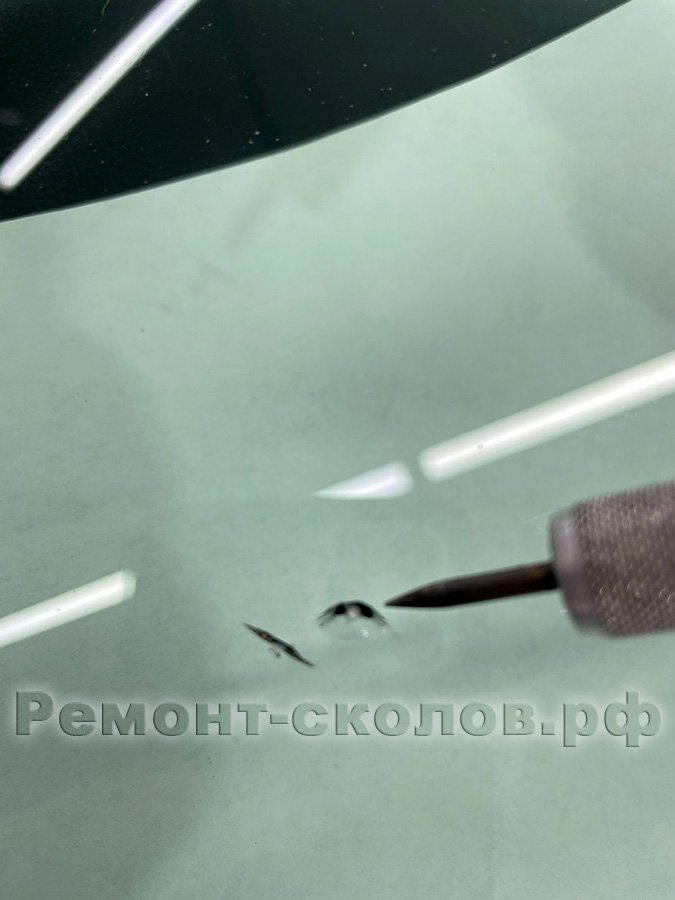 Скол на лобовом стекле KIA